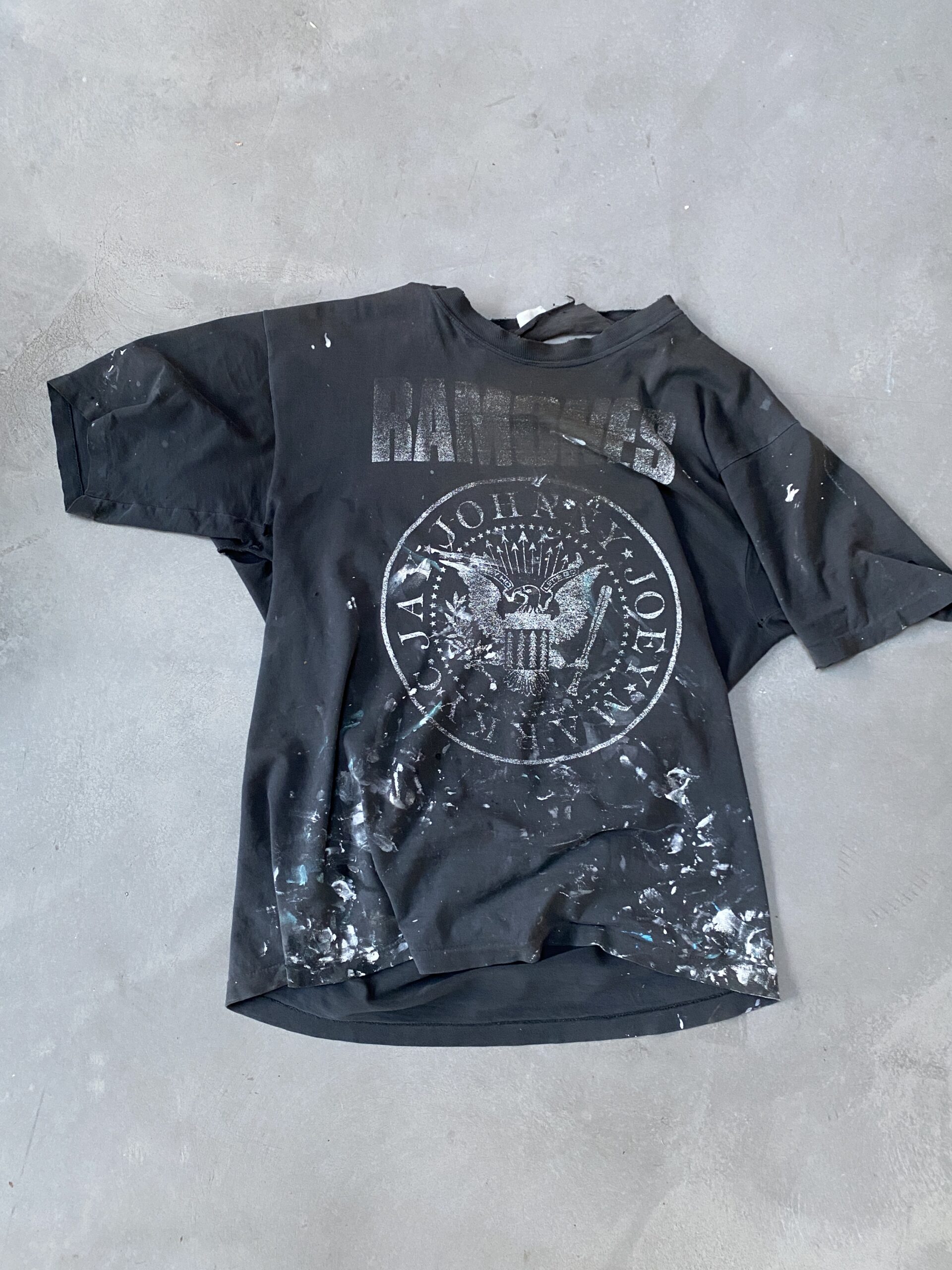 IMG_6325 Hoe een versleten Ramones T-shirt uit 1993 leidt tot inzichten over verandermanagement en efficiëntie in kwaliteitsbeheer.